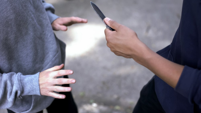 В Узынагаше полиция разыскивает подростка, который пырнул ножом сверстника