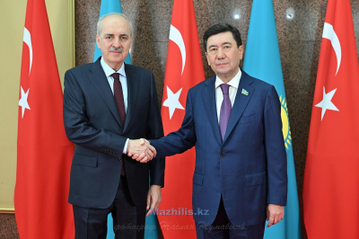 Спикер Мажилиса встретился с главой турецкого парламента