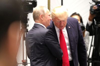 Звонок в Кремль изменил все: Трамп необычно себя повел после переговоров с Путиным