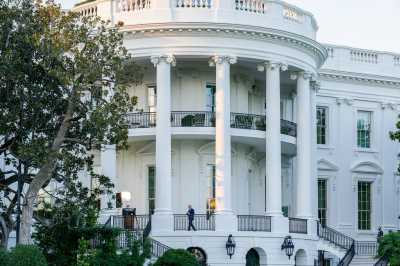 Политолог Мезюхо заявил, что НАТО развалится в случае выхода США из альянса