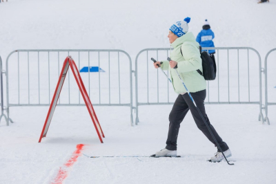 Добрая зимняя традиция: тюменцы масштабно отметили юбилейную &laquo;Лыжню России&raquo;