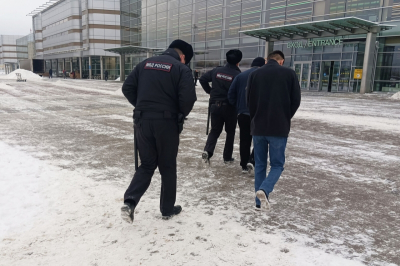 Дом, земля, Geлендваген: что будет с активами депортированного комика