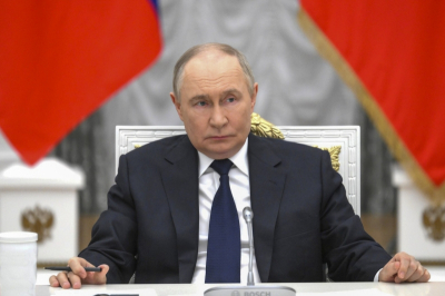 Путин отметил наградами две семейные пары, фельдшера и профессора из Свердловской области