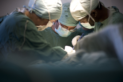 В Эдинбурге женщине ампутировали руку после врачебной ошибки