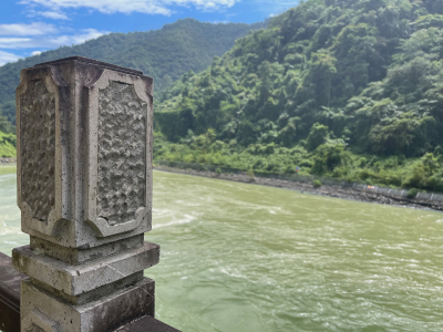 На веслах развития сквозь бурю преград