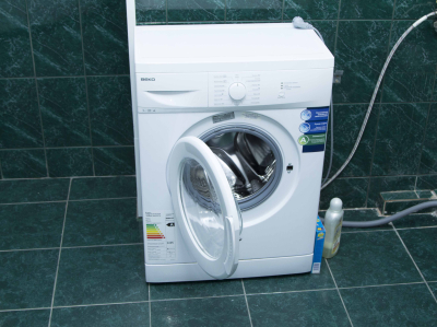 Эксперт ЖКХ Бондарь предупредил о штрафах за шумную стирку ночью в жилых домах