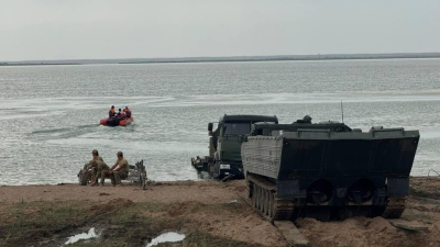 Найдены личные вещи членов экипажа пропавшего военного вертолета