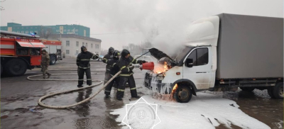 Автомобиль загорелся на временной стоянке в Семее