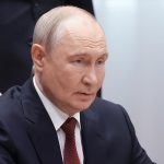 Дрон попал в кабину локомотива: Путин посмертно наградил погибшего помощника машиниста