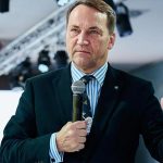 «Некомпетентный шут»: главу МИД Польши подняли на смех после заявления о войне с Россией