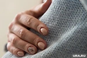 Две капли капаю на кутикулу и ногти крепче, чем после салона: делаем маникюр дома