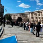 На площади Независимости в Киеве участники акции потребовали прекращения боевых действий