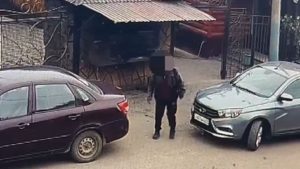 Казахстанца могут ограничить в свободе после того, как он приехал в кафе с другом (видео)
