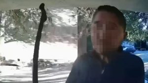 Семейчанин разбил камеру и домофон в подъезде (видео)