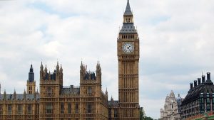 Обещала работу в Англии: казахстанка получила 70 млн тенге и пока осталась на свободе