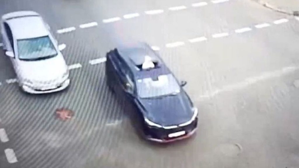 Отца наказали за опасную перевозку пятилетней дочери в Талдыкоргане (видео)