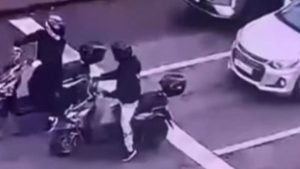У двух подростков забрали мопеды после встречи с полицейскими в Астане
