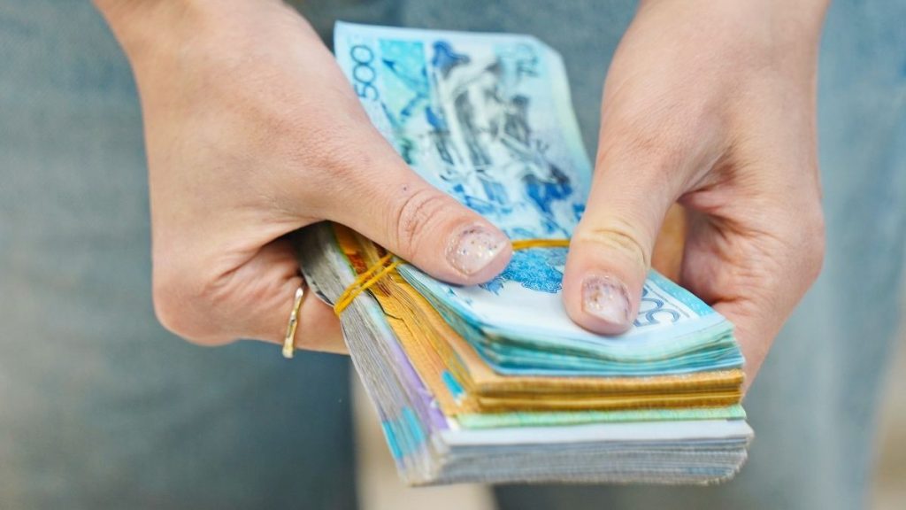 Актюбинка отдала родственнику 19 млн тенге и ничего не получила взамен