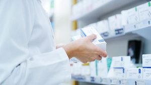 Продажа бесплатных лекарств и просроченные препараты: нарушения выявили в аптеках Казахстана