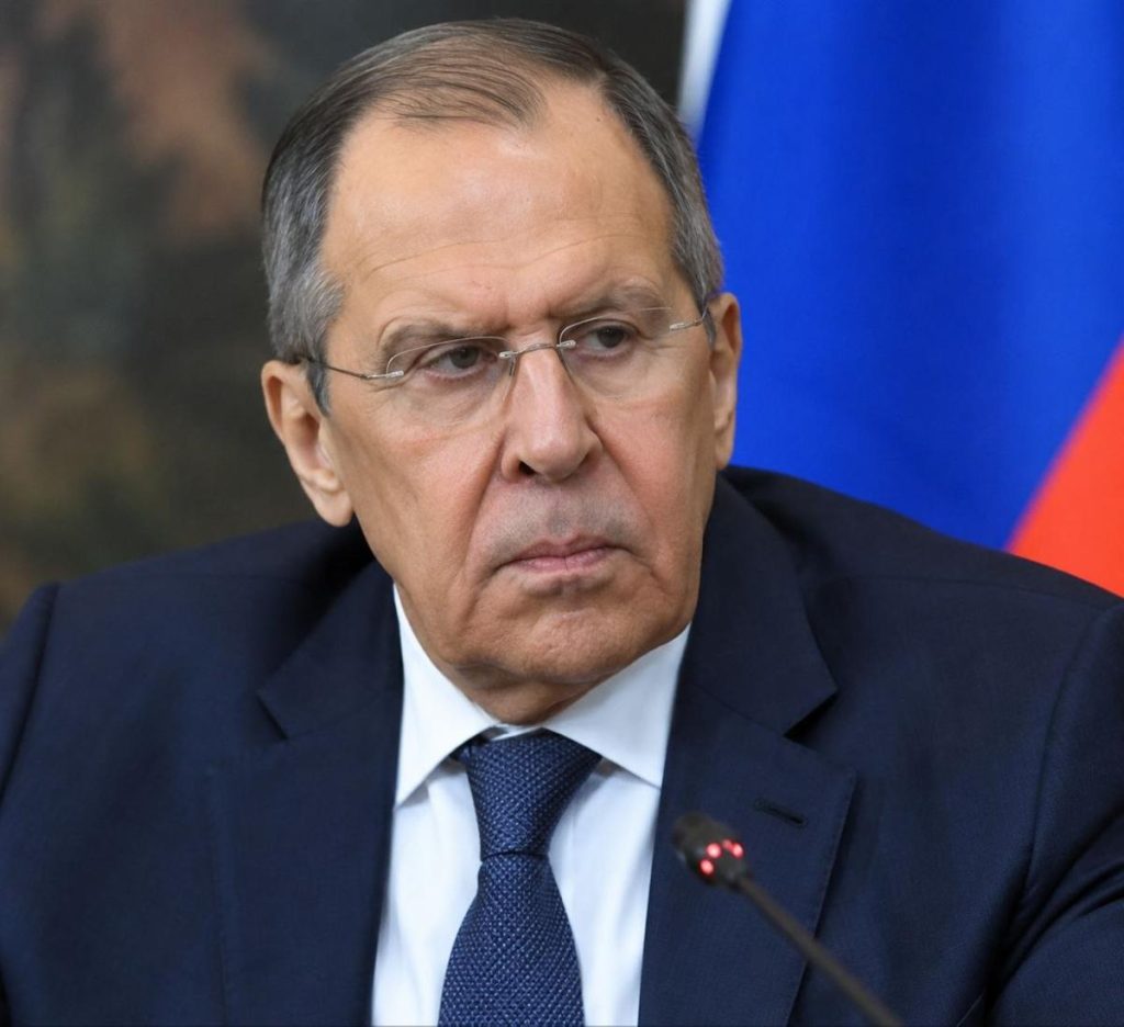 Лавров: Россия в курсе планов НАТО на случай столкновения и «держит ухо востро»