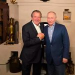 Песков сообщил, где находится русская печь на фотографии Путина и Шредера