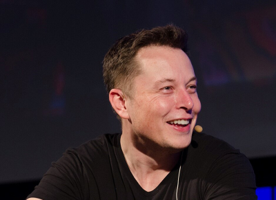 Илон Маск потерял статус триллионера после обвала акций SpaceX