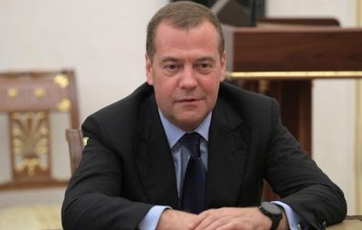 Медведев: Пашинян и Зеленский беседовали в Ереване на плохом английском из-за своей ущербности